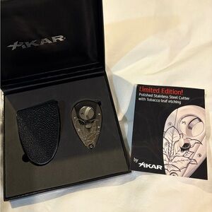 Limited Edition Xikar Stainless Steel Cutter - Black with Tobacco Leaf etching